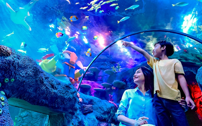 Family exploring ocean tunnel at Sea Life Aquarium, Legoland Malaysia.