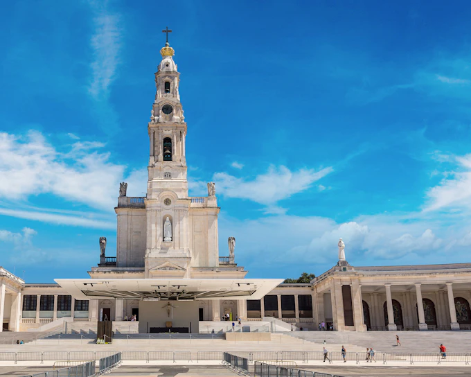 From Lisbon: Fatima, Óbidos, Nazaré & Batalha Day Trip