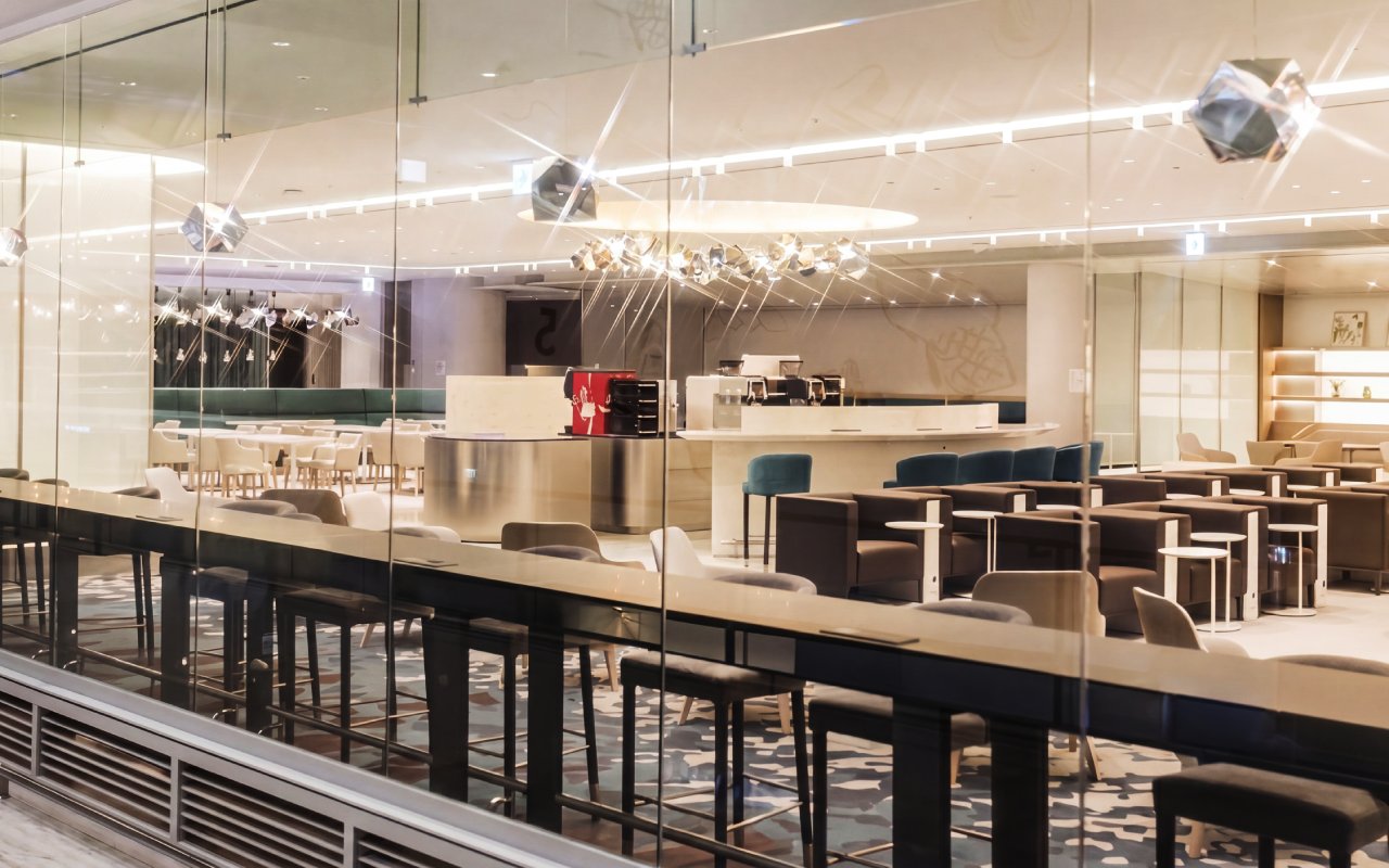 Matina Lounge seating area at Incheon International Airport Terminal 2, featuring modern decor and ample seating.