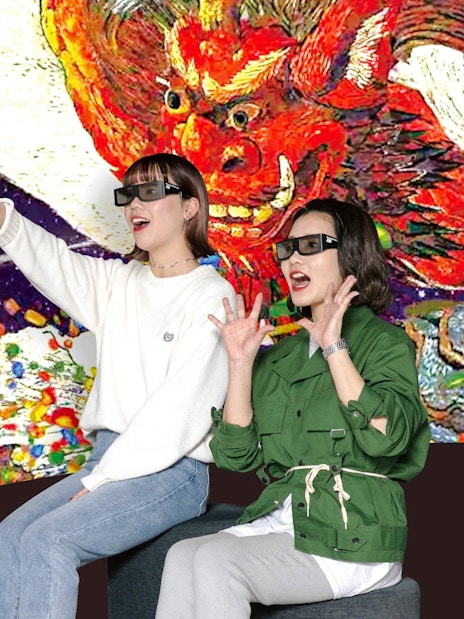 Visitors experiencing 3D art at Osaka Koji Kinutani Tenku Art Museum.