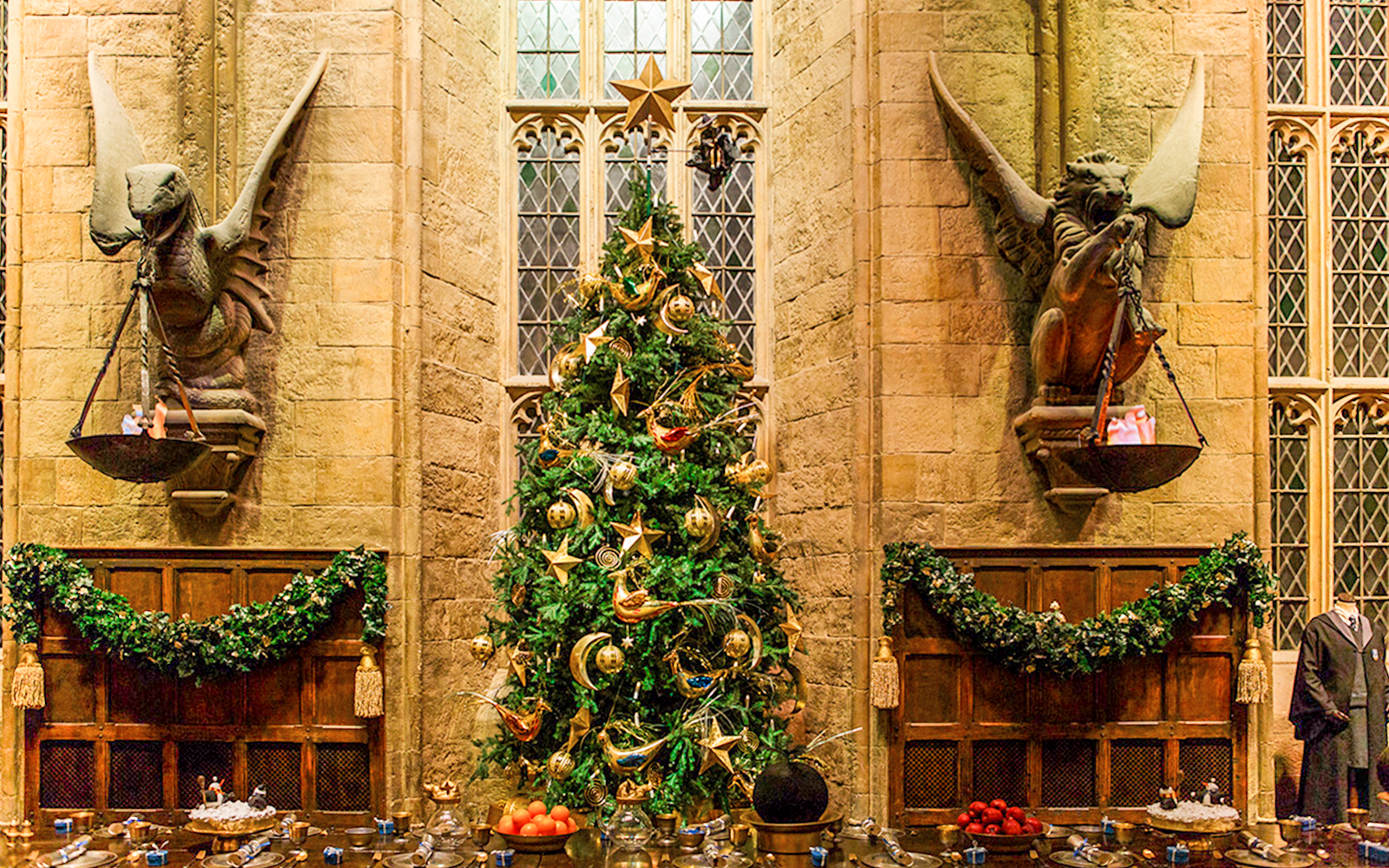 Great Hall decorated for Christmas at Warner Bros. Studio Tour Tokyo - The Making of Harry Potter.