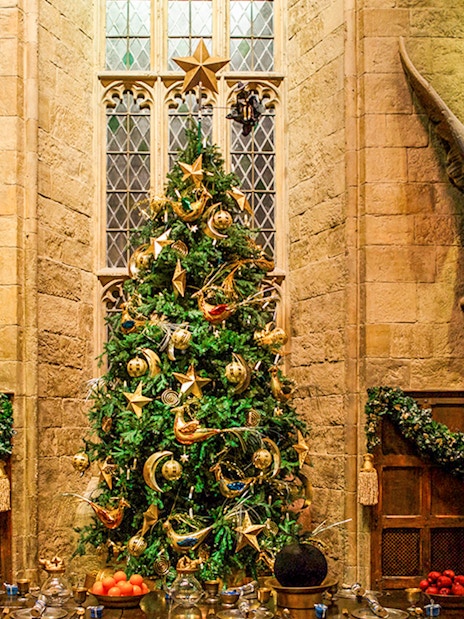 Great Hall decorated for Christmas at Warner Bros. Studio Tour Tokyo - The Making of Harry Potter.