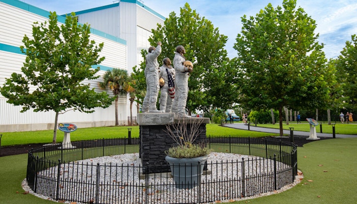 kennedy space center race to the moon