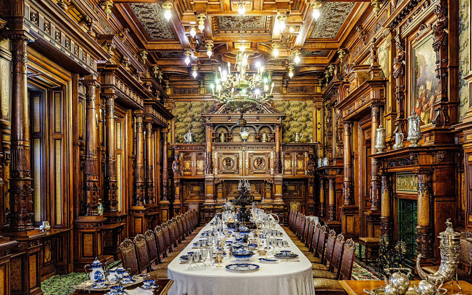 From Bucharest: Cantacuzino Wednesday Filming Location, Peleș & Bran Castles Guided Day Trip Image 8