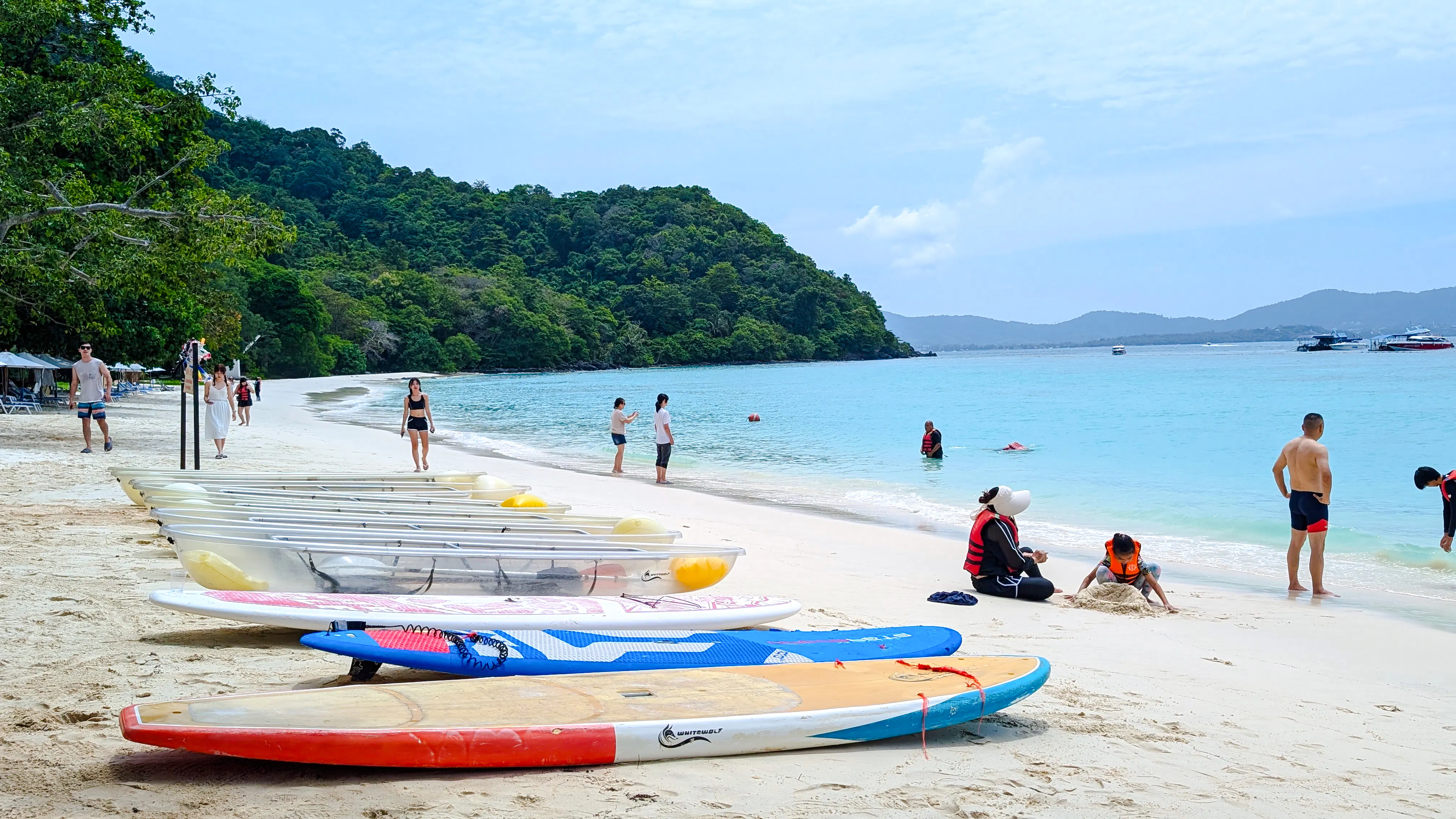 phuket: privat tur-retur-reise med langhalet båt til coral island-11