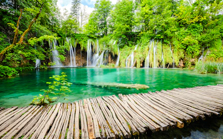 Zagreb to Plitvice: Private Transfer to Paradise