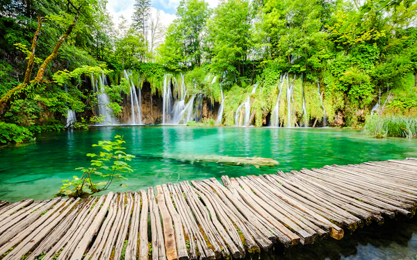 Zagreb to Plitvice: Private Transfer to Paradise