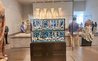 private tour durch abu dhabi mit besuch der scheich-zayid-moschee und des louvre abu dhabi-4