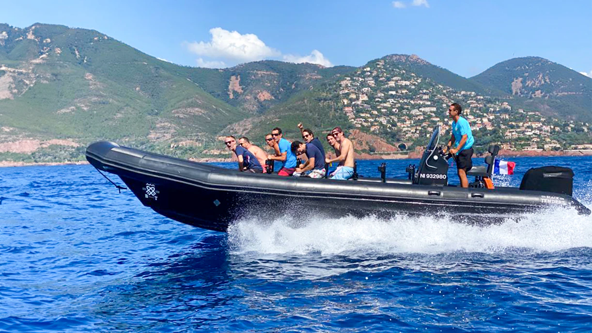 Boat tour group exploring Estérel Natural Park from Cannes.