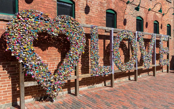 Toronto's Distillery District: Self-Guided City Exploration Game