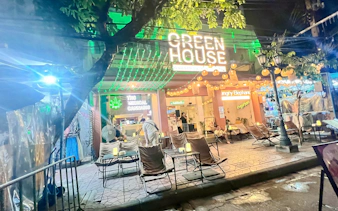 liten gruppetur med vandring på khao san road i bangkok, med gatemat og cocktail-1