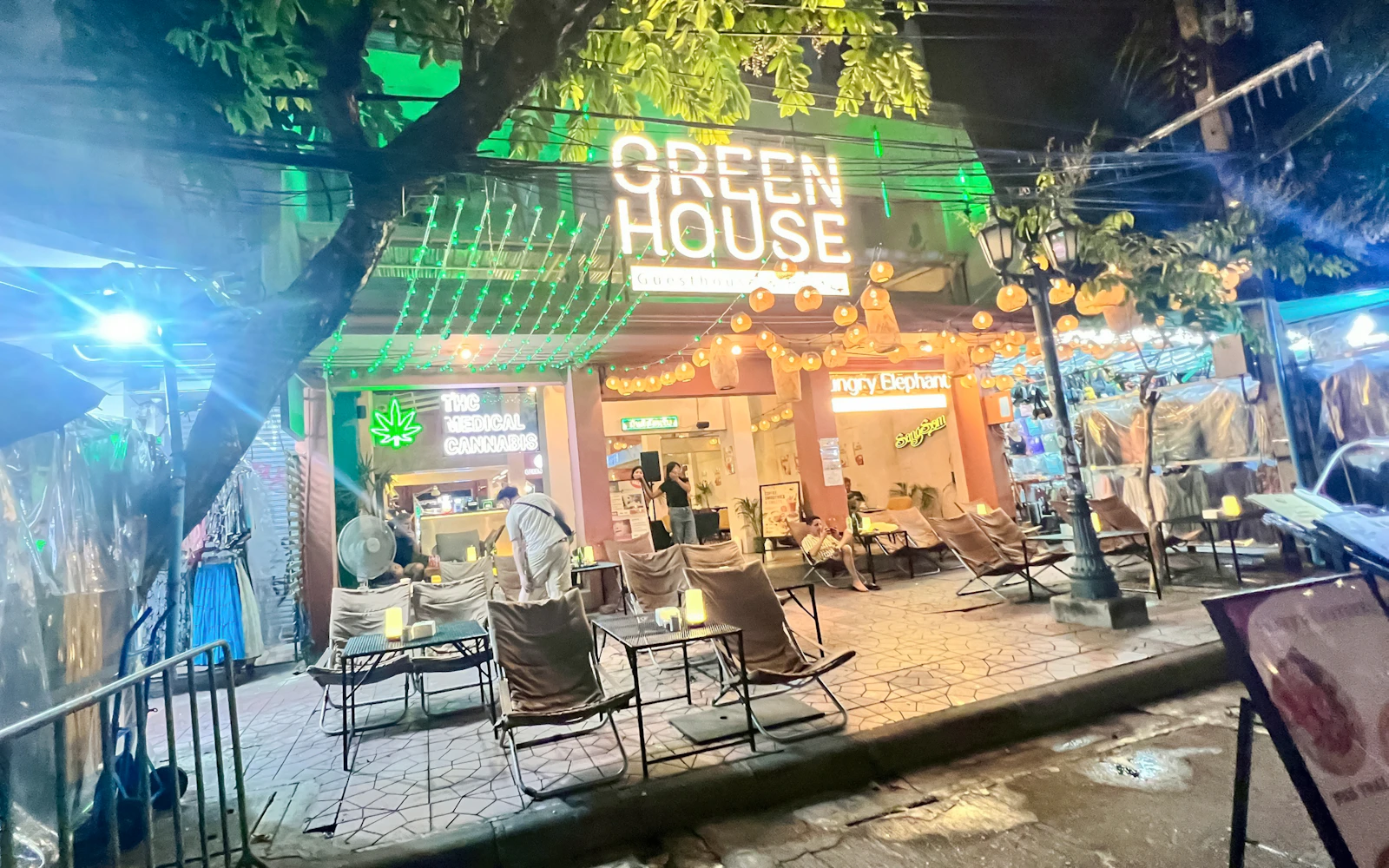 Bangkok Khao San Road Nightlife Small-Group Walking Tour with Street Food and Cocktail