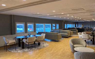 Pearl Lounge seating area with tables and chairs at Stockholm Arlanda Airport Terminal 2.