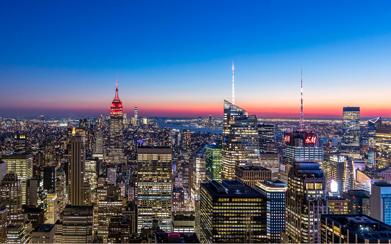 Summit One Vanderbilt view of New York City skyline with iconic skyscrapers and Central Park.
