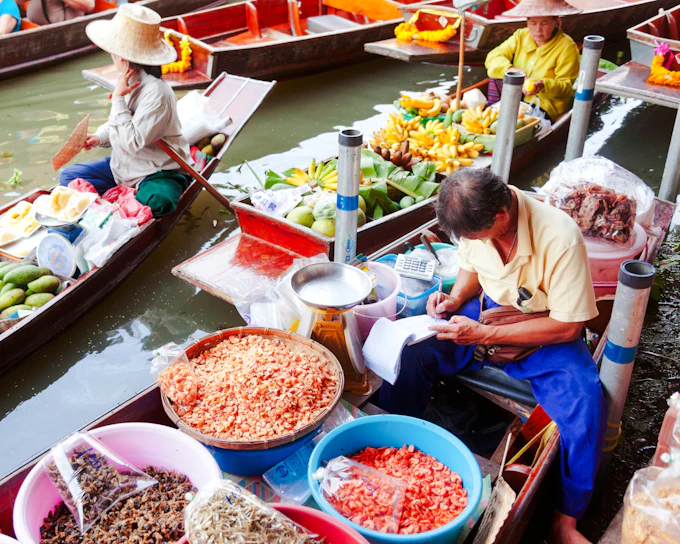 From Bangkok: Maeklong Railway Market, Damnoen Saduak Floating Market & Ayutthaya Small-Group Tour