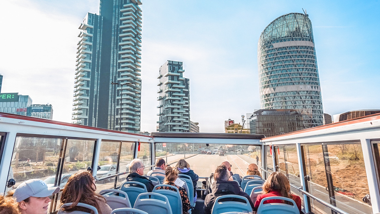 Milan hop-on hop-off bus
