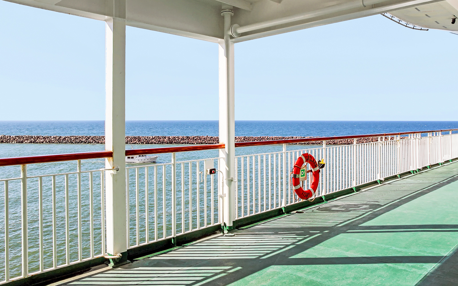Tourists exploring budget-friendly attractions in New Orleans in the background.