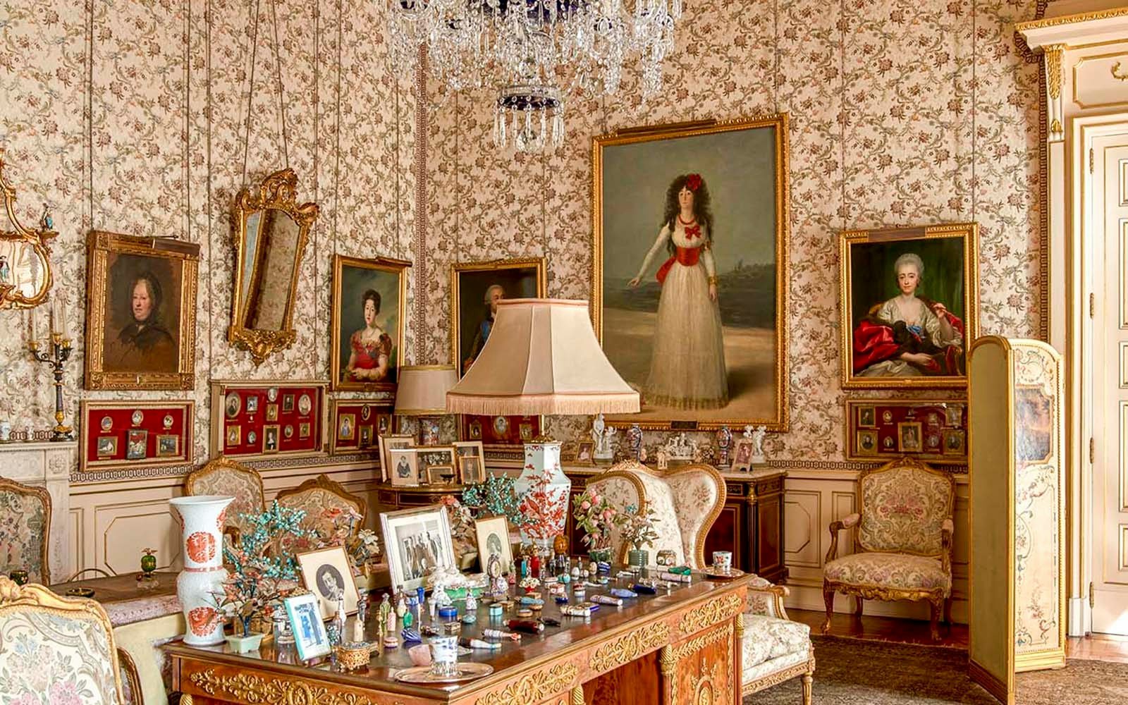 Liria Palace exterior with guided tour group in Madrid, Spain.