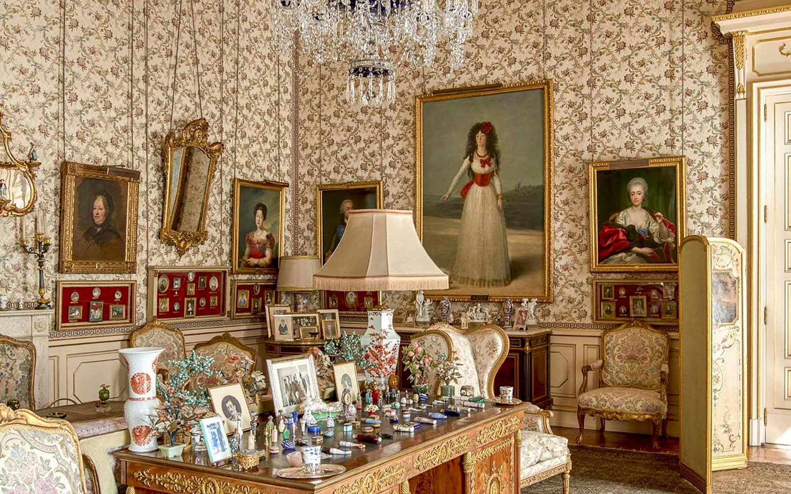 Liria Palace exterior with guided tour group in Madrid, Spain.