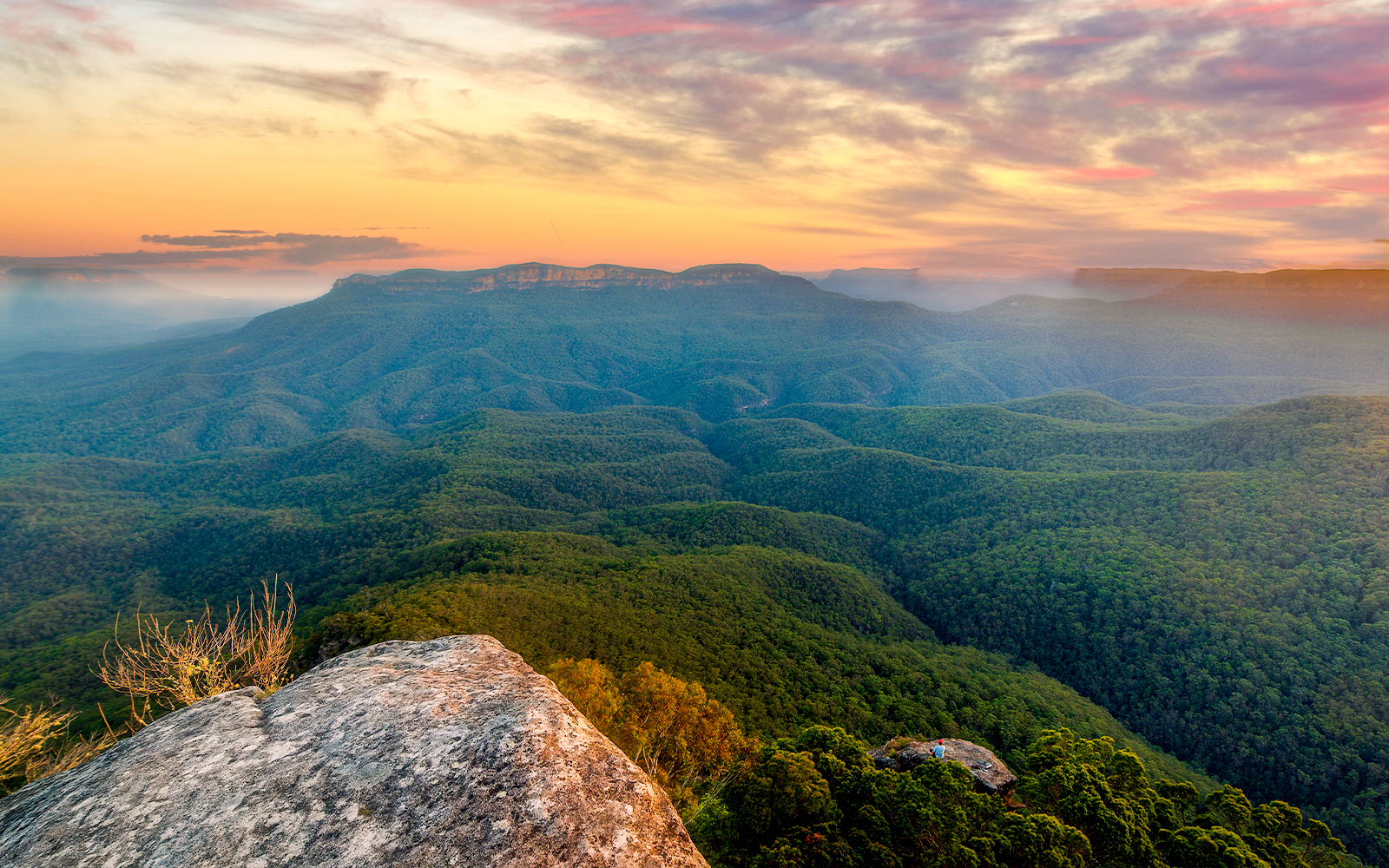 Sublime Point - Jamison valley view during sunset