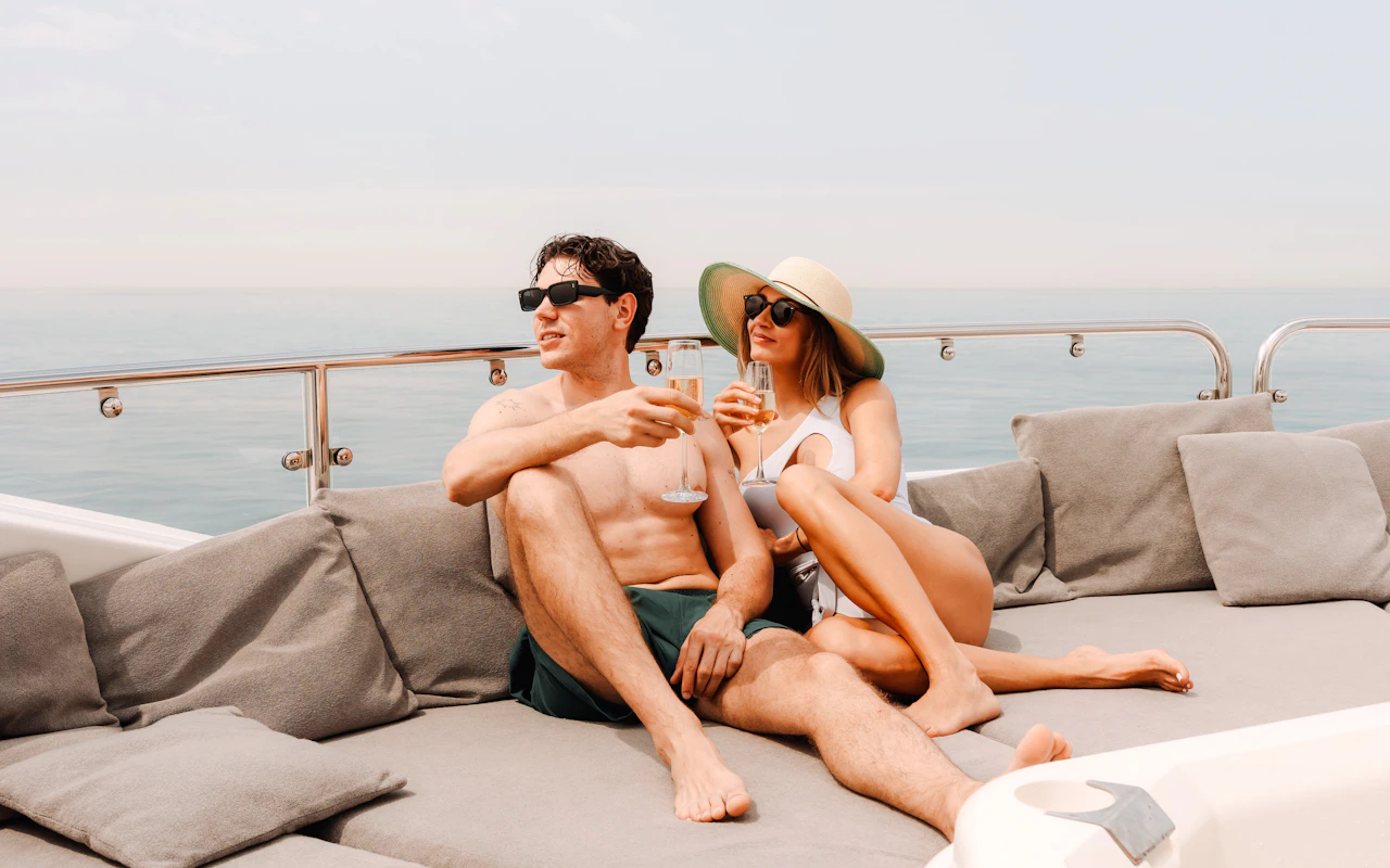 Location d'un yacht de luxe privé à partir de la marina de Dubaï - Groupes jusqu'à 12 personnes — 6
