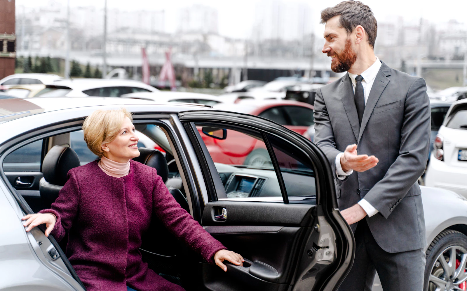 Dubai: Private Car and Driver Hire Image 2