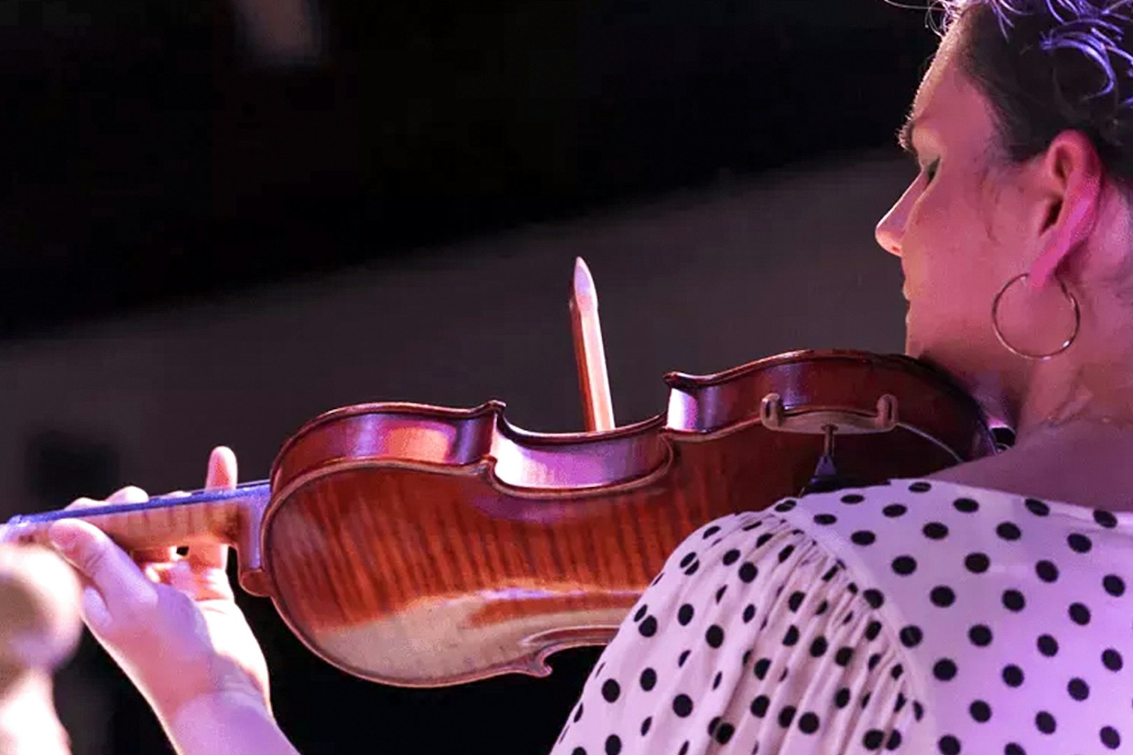 Violinist performing at Sensaciones - Teatro Flamenco Granada.