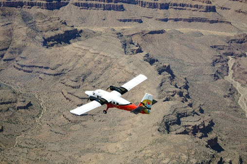 45-min Grand Canyon National Park Airplane Tour with Optional Hummer Tour