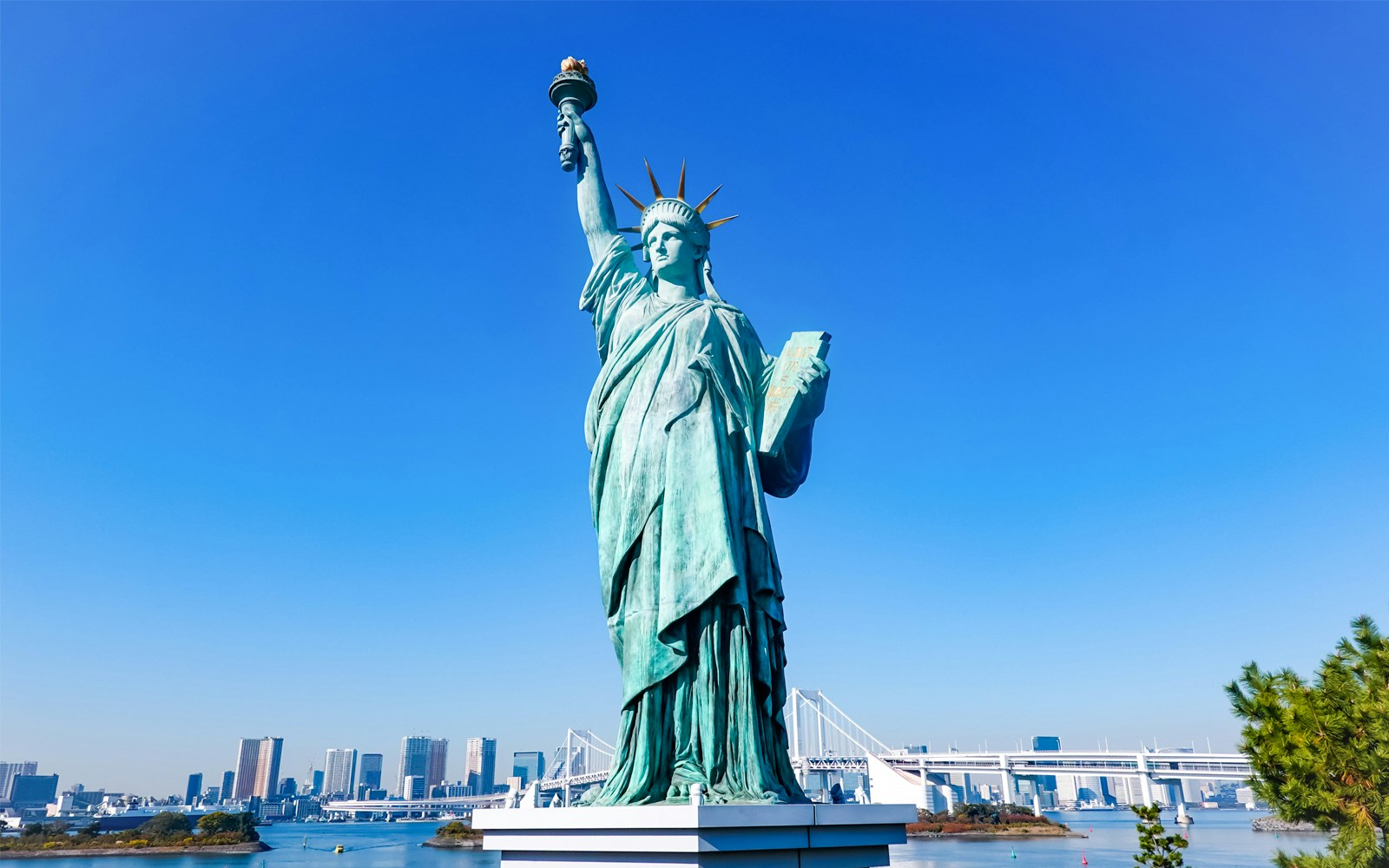 The Statue of Liberty in Odaiba with the Rainbow Bridge in the background