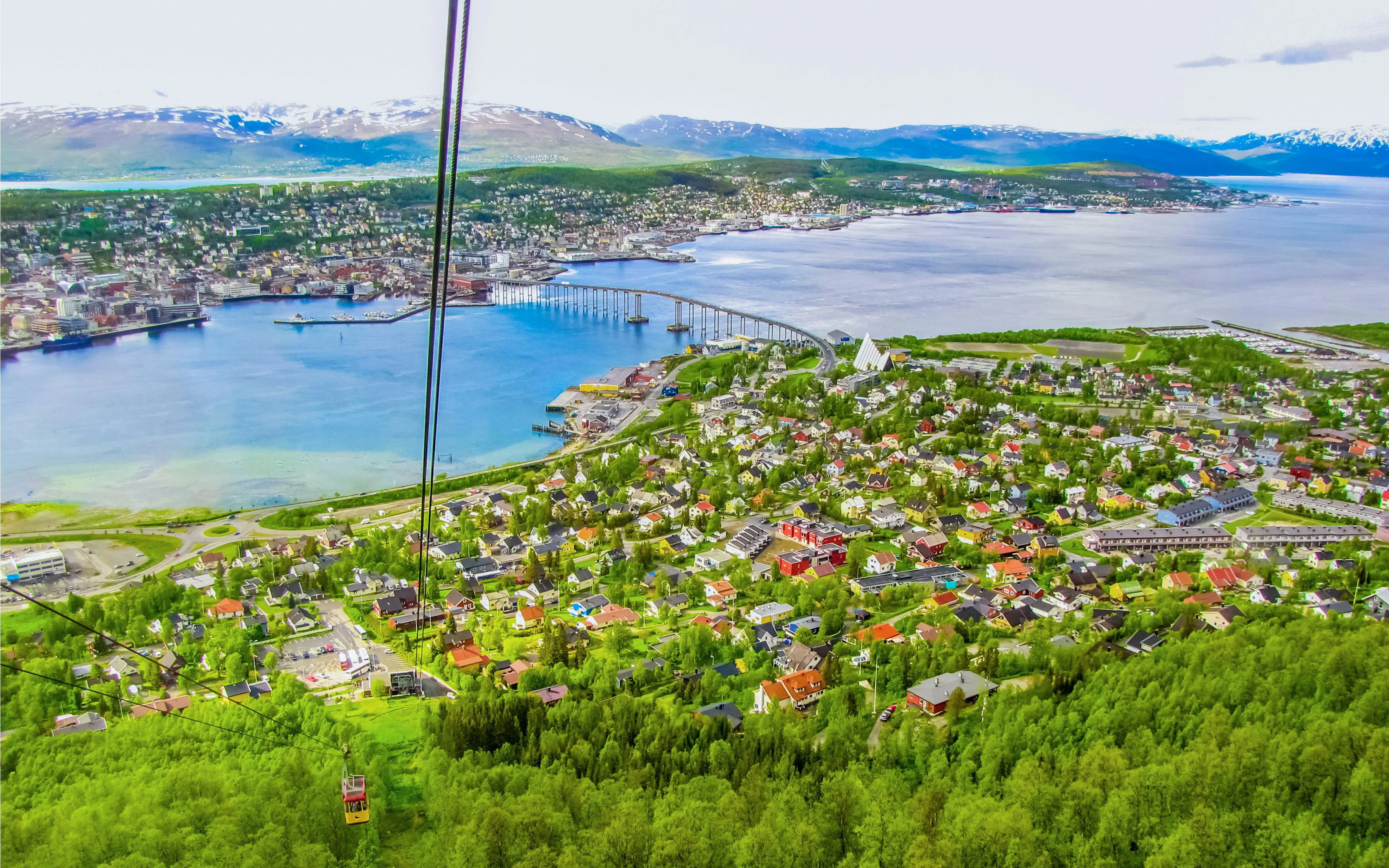 Gondola rising above Tromsdalen