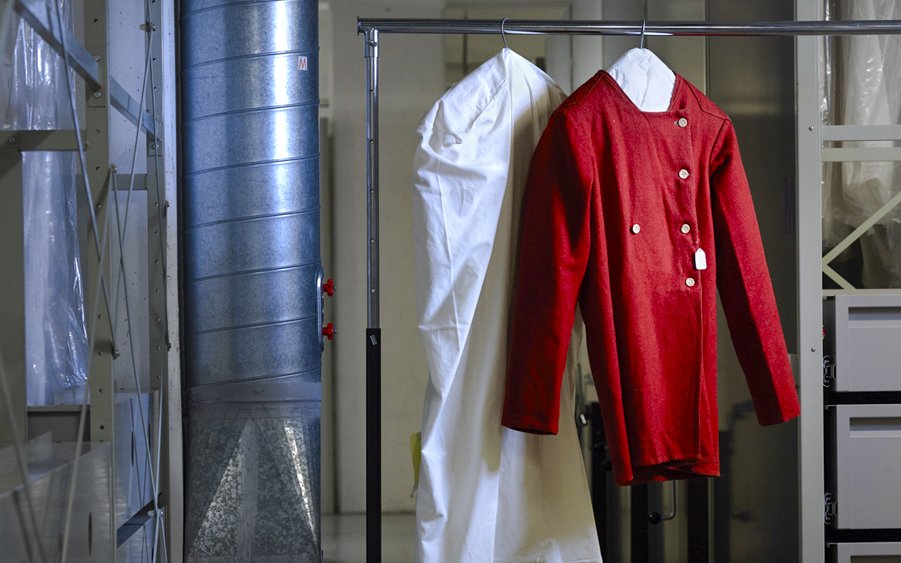 Red historical garment on display at Palais Galliera, Paris.