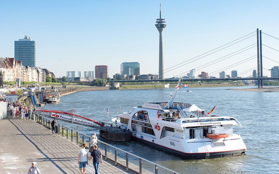 Dusseldorf cruise