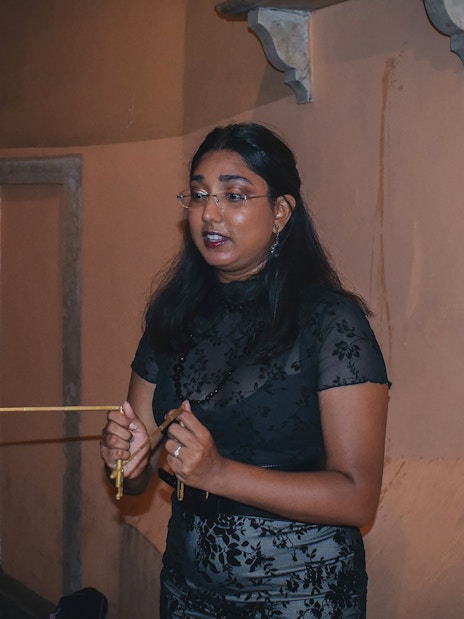 Tour guide leading a ghost walking tour in Rome at night.