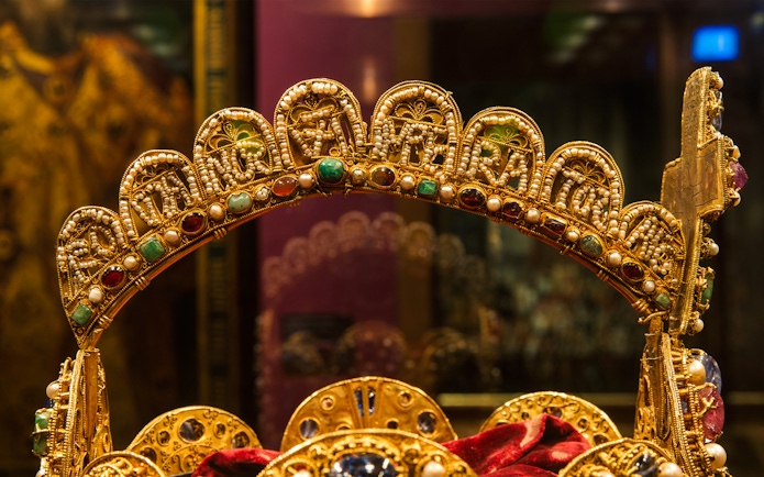 Golden crown with jewels at Imperial Treasury Vienna.