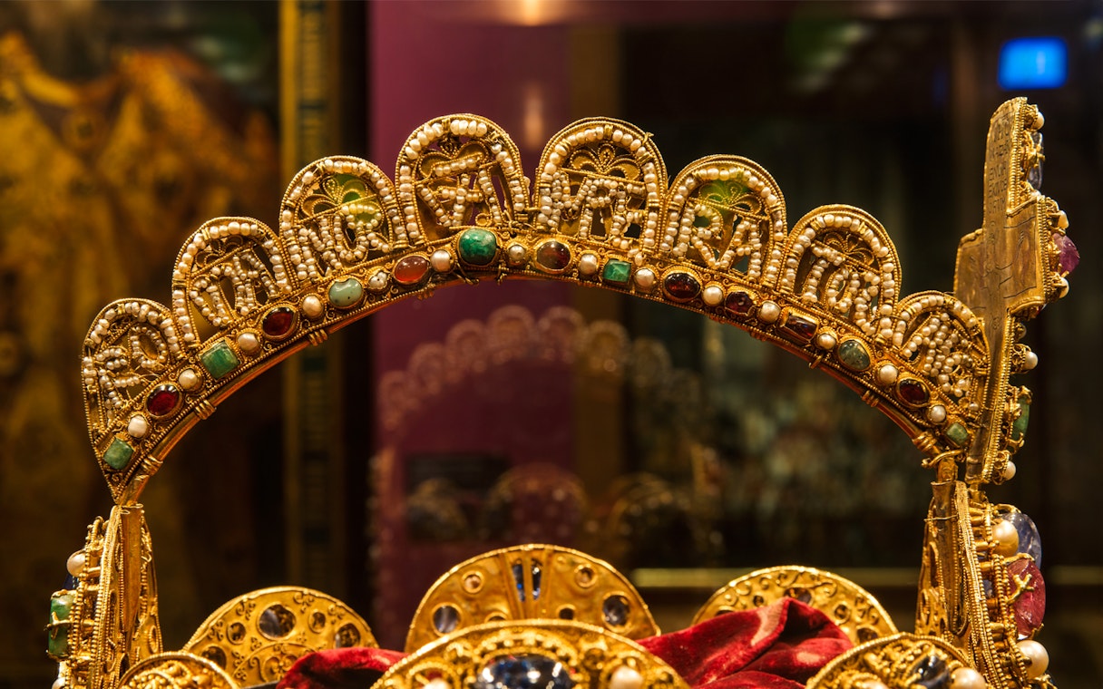 Golden crown with jewels at Imperial Treasury Vienna.