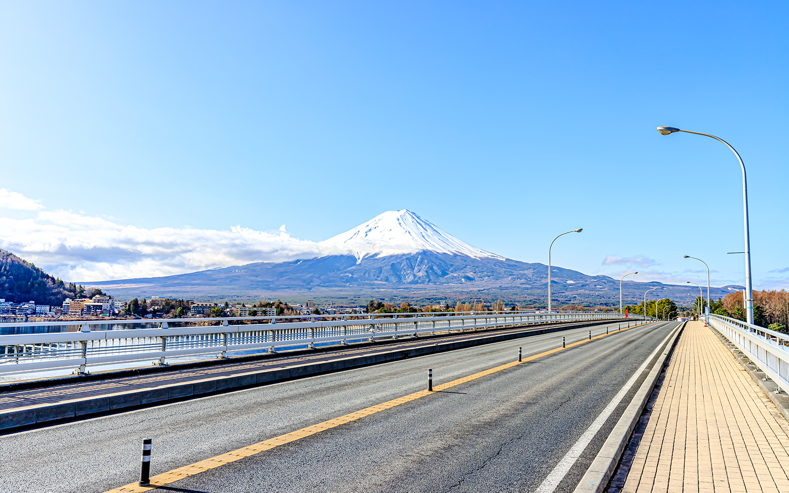Most nad jeziorem Kawaguchi Ohashi
