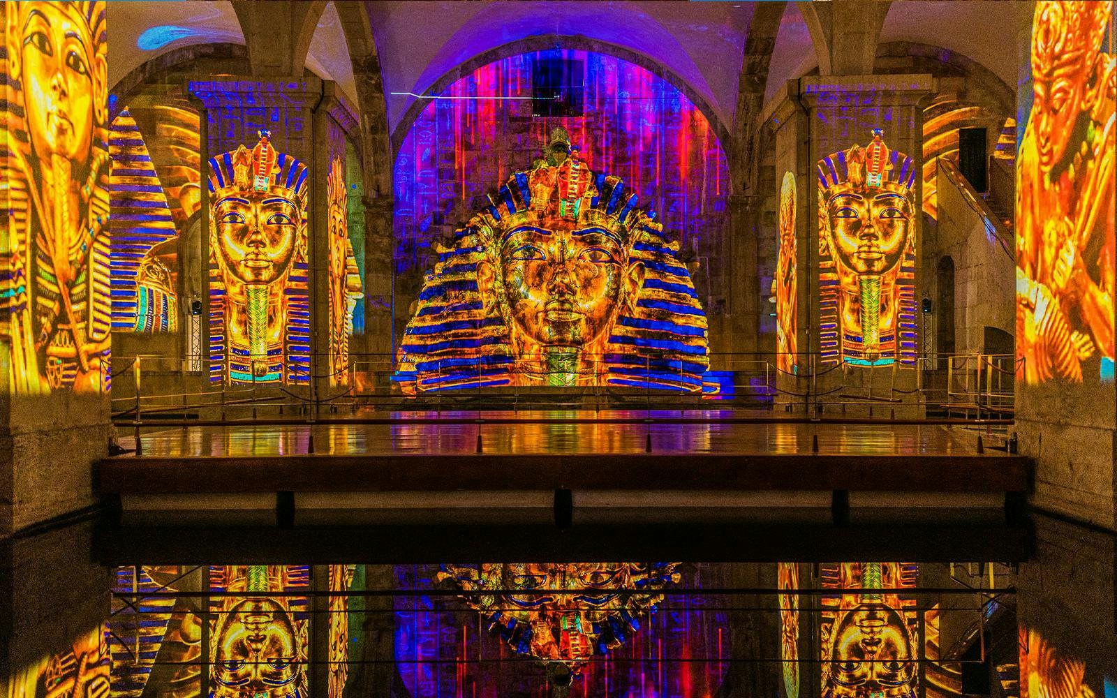 Egyptian pharaoh projections in Lisbon immersive show.