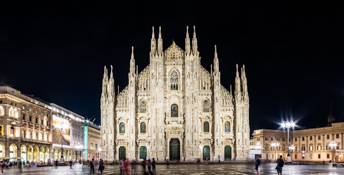 Duomo Milan facade at night
