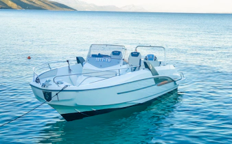 Speedboat anchored in clear waters during Blue Lagoon, Solta & Trogir tour.
