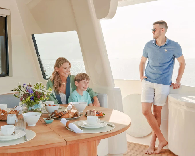 Coffee Club on the Waves: Luxury Yacht Rental From Dubai Marina