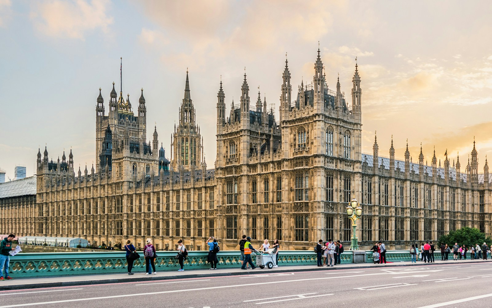 afternoon tea bus london