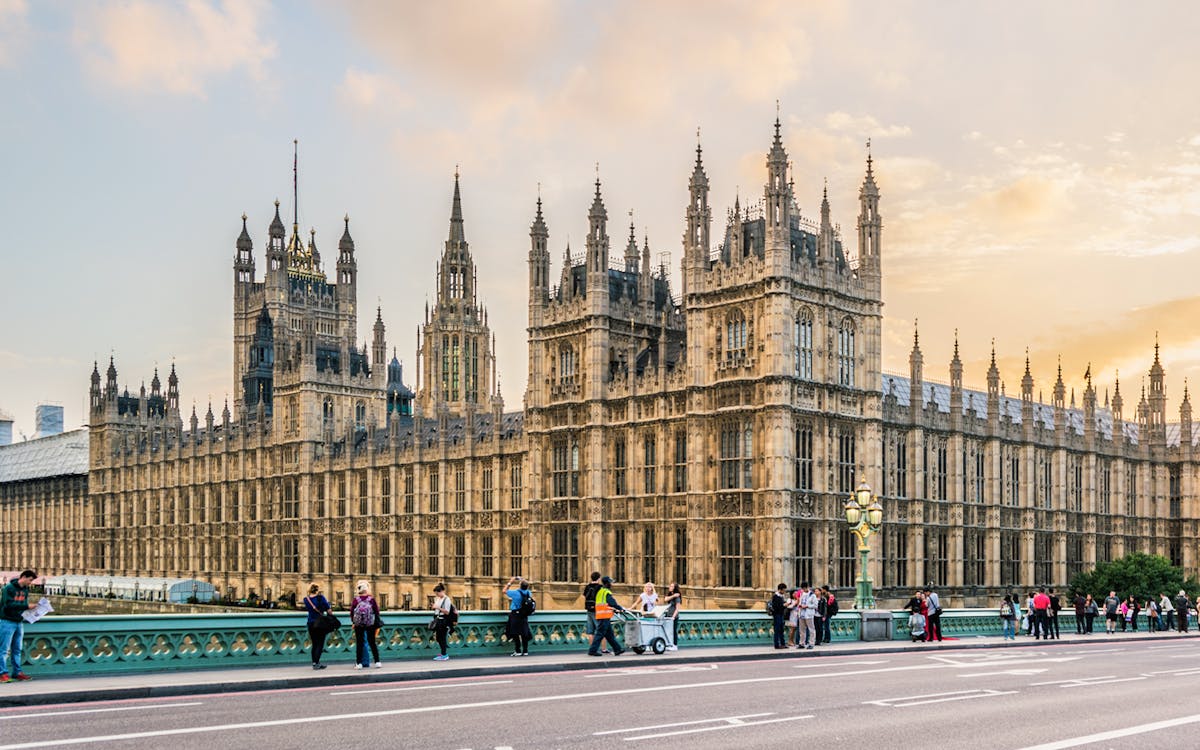 U.S. Travelers Will Need ETA to Enter the U.K. from 2025 onwards
