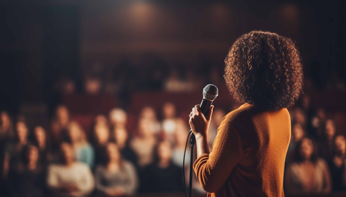 Ve la exquisita sala de música de cámara de la Ópera Semper de Dresde