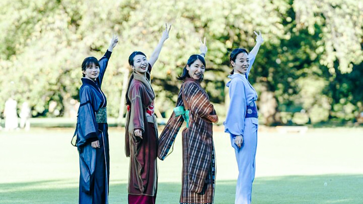 Tourists in kimonos posing at Tokyo Matcha & Kimono Experience.