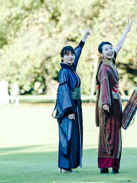 Tourists in kimonos posing at Tokyo Matcha & Kimono Experience.