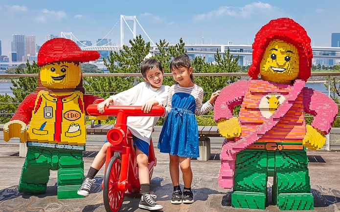 Children posing with LEGO figures at LEGOLAND Discovery Center Tokyo.