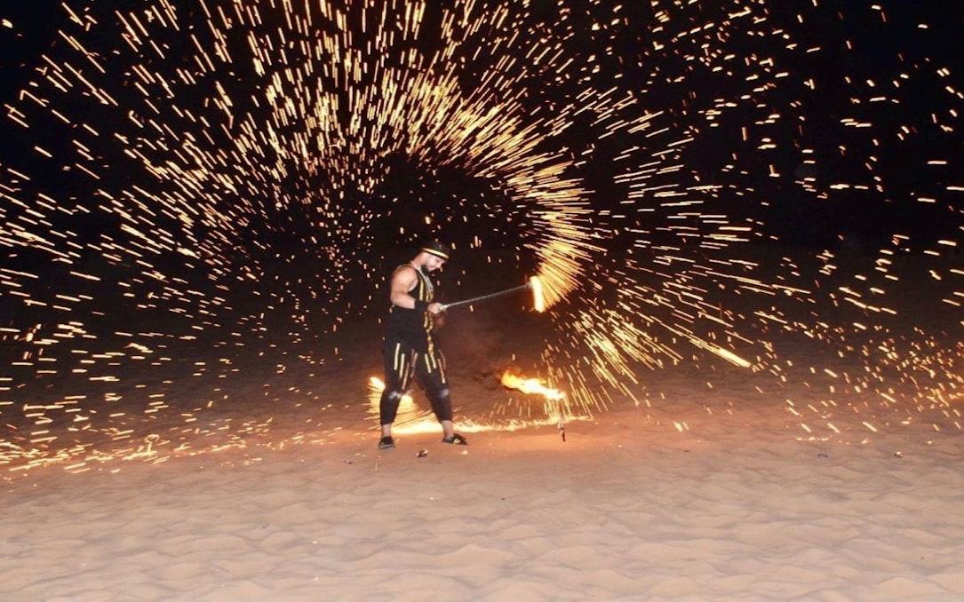 safari privé dans le désert de ras al khaimah avec accès au campement bédouin dans une oasis, dune bashing, balade à dos de chameau et dîner barbecue-1