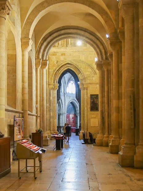Interior of Se de Lisboa cathedral showcasing arches and stone columns.