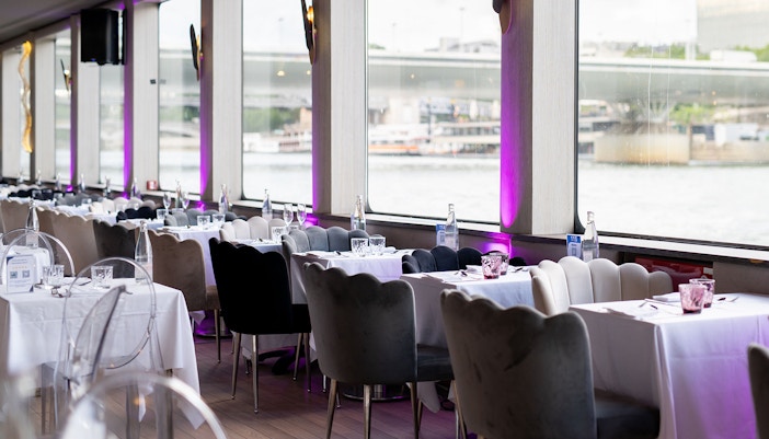 Seine River dinner lunch on Le Diamant Bleu with French premium menu, Paris landmarks in view.