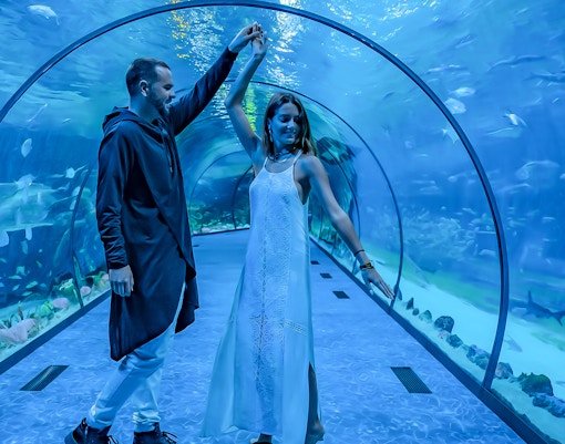 Esperienza "Beyond the Glass"